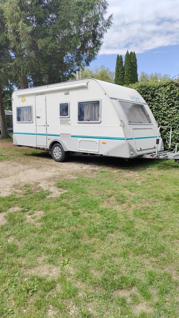 Nette en complete caravan met voortent en luifel, Luifel, Vast bed, 5 tot 6 meter, Tot en met 4