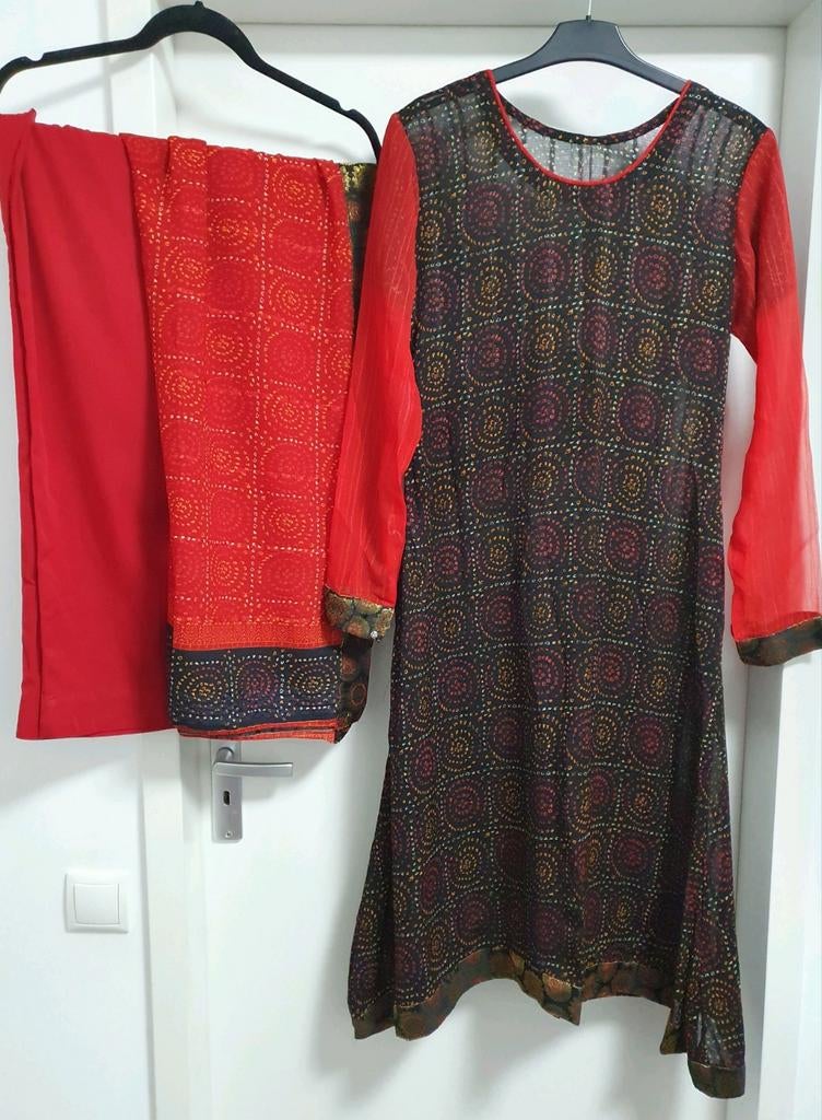 Zwart Rood Indiase 3-delige Pak - Eenmaal Gedragen, Maat 38/40 (M), Overige typen, Zwart, Ophalen of Verzenden