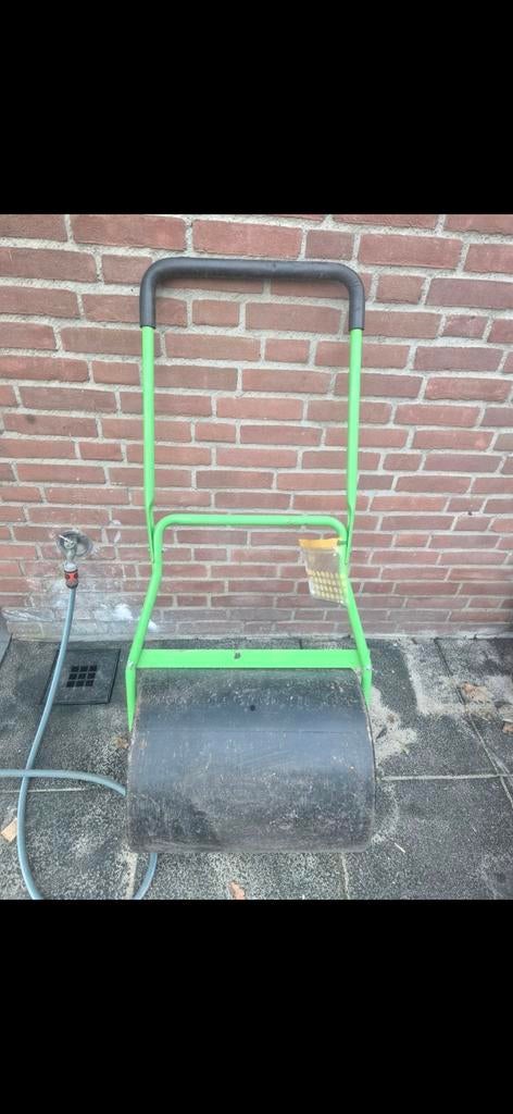 Te huur: tuinwals voor egaliseren en aanrollen van graszoden, Ophalen