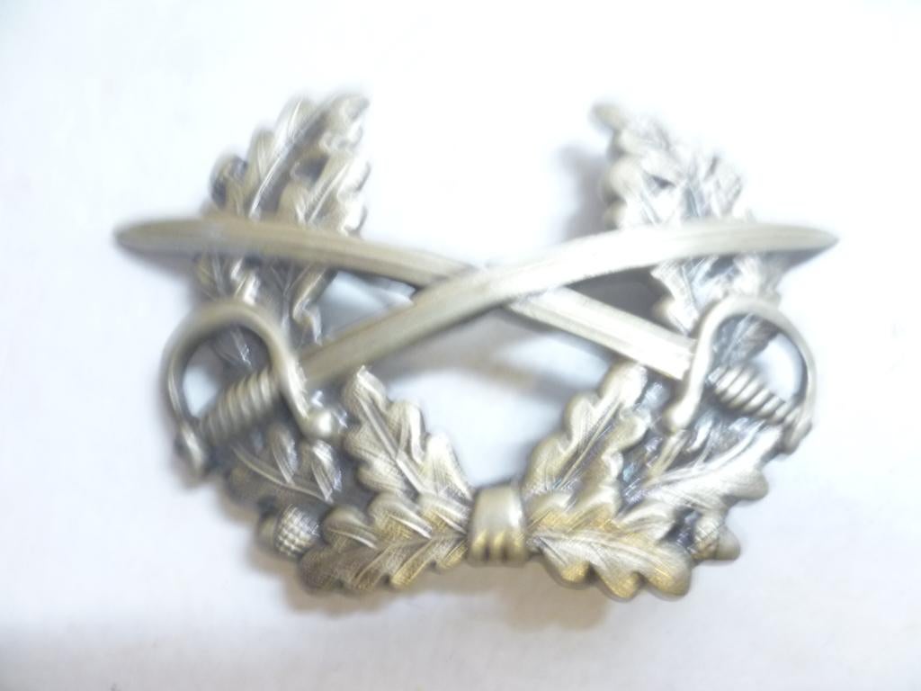 Pet Embleem Duitse Bundeswehr afbeelding 2 kruisende Sabels, Ophalen of Verzenden, Landmacht, Duitsland, Embleem of Badge