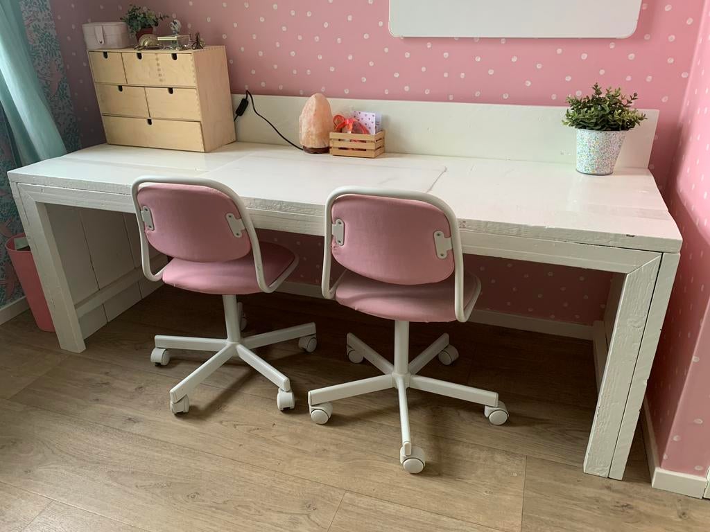 Super leuk en mooi kinder bureau evt met stoeltjes, Ophalen of Verzenden, Zo goed als nieuw