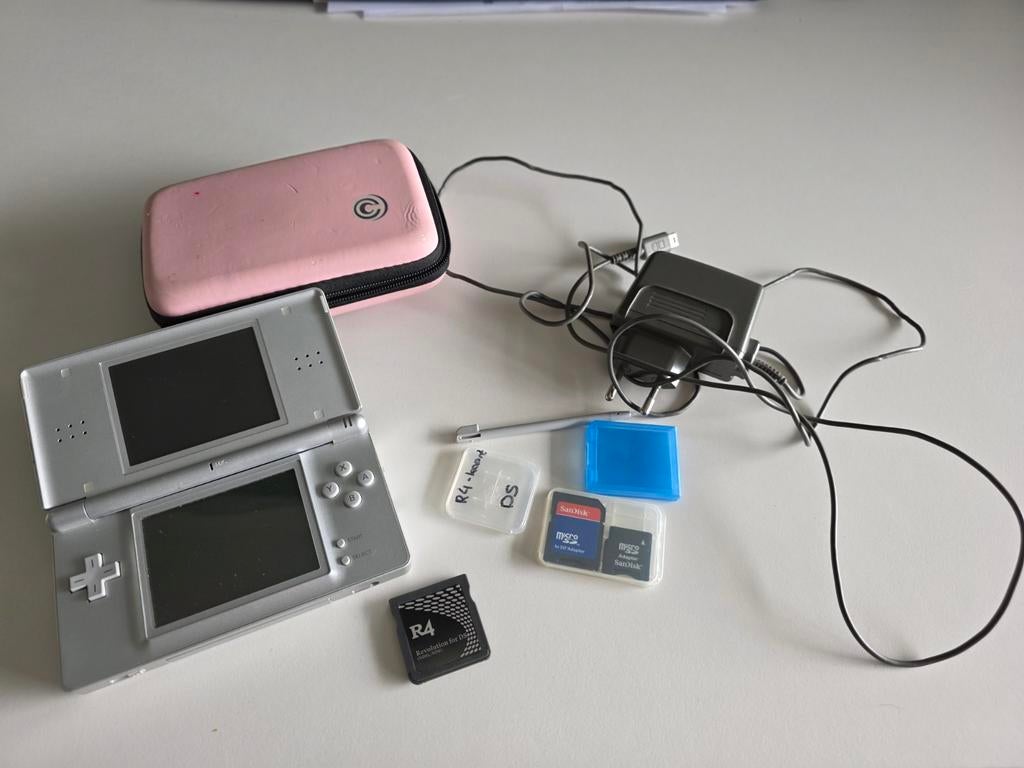 Nintendo DS Lite Zilver Grijs, Spelcomputers en Games, Spelcomputers | Nintendo DS, Ophalen, Zilver, DS Lite