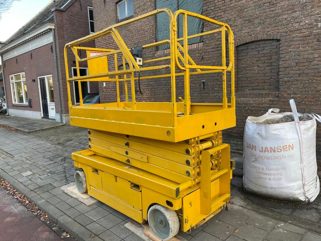 Geweldige hoogwerker! Haulotte compact 12 schaarhoogwerker, Ophalen