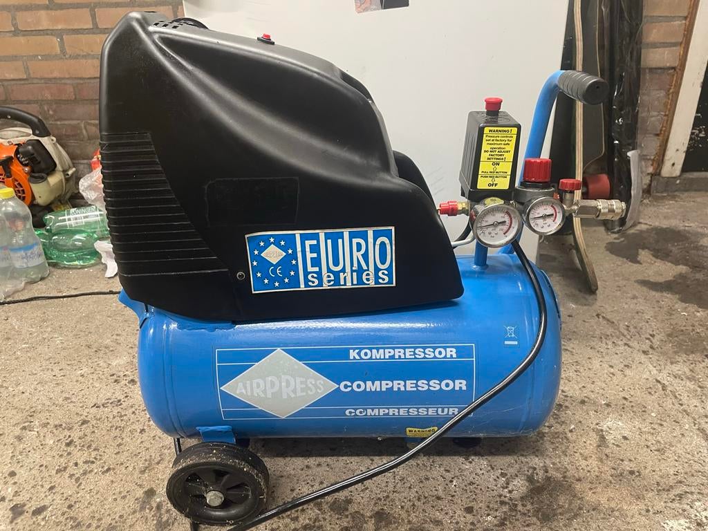 Airpress Compressor Euro Series, Doe-het-zelf en Verbouw, Compressors, Ophalen, 6 tot 10 bar, Zo goed als nieuw, 25 tot 100 liter