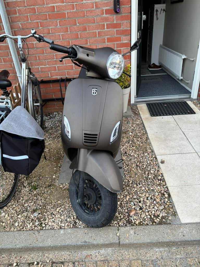 Snorscooter BTC riva, Fietsen en Brommers, Ophalen, Zo goed als nieuw, Benzine, Overige merken