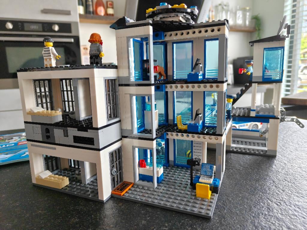 LEGO City Politiebureau 60141, Ophalen of Verzenden, Zo goed als nieuw, Complete set, Lego
