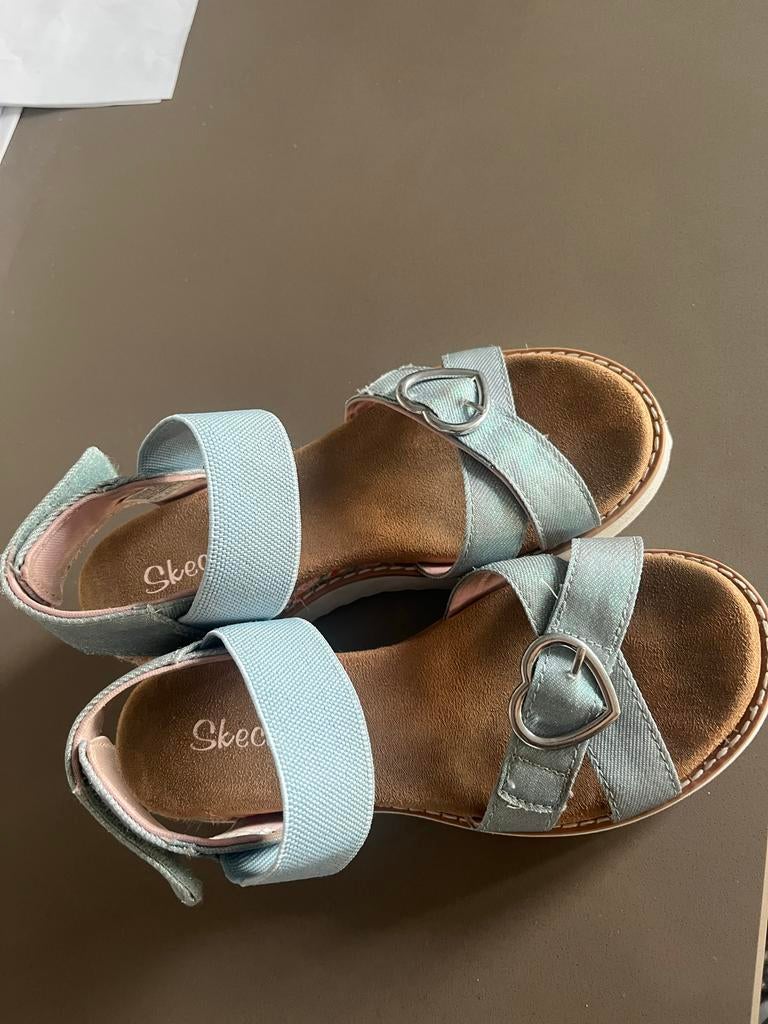 Skechers sandalen met hartjesgesp, Gebruikt, Meisje, Overige typen, Ophalen of Verzenden