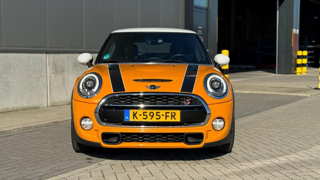 Mini 2.0 Cooper S 2017 | Volcanic Orange, Voorwielaandrijving, 1998 cc, 4 stoelen, Leder en Stof
