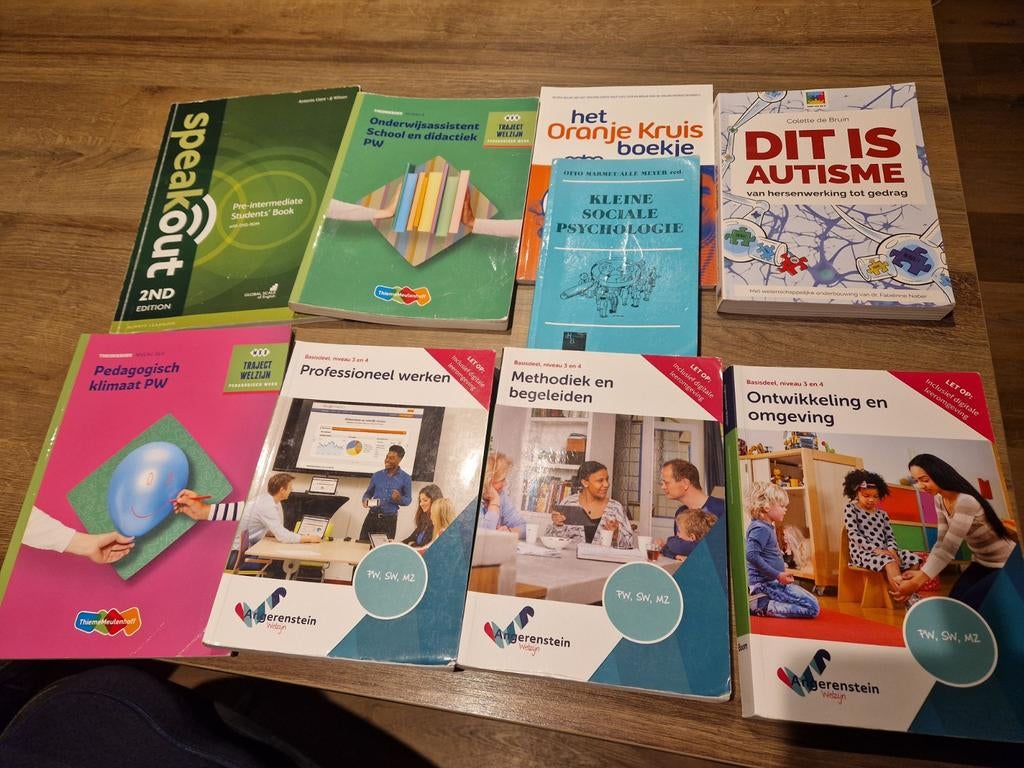 Lesboeken PW SW MZ oa van Angerenstein + boek over autisme, Gelezen, Angerenstein e.a., Ophalen of Verzenden, MBO