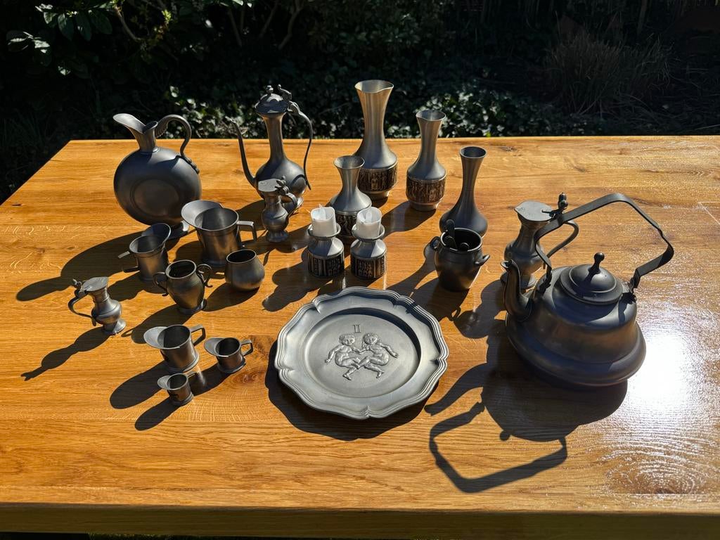 Collectie tinnen voorwerpen: kannen, vazen, borden, Ophalen of Verzenden