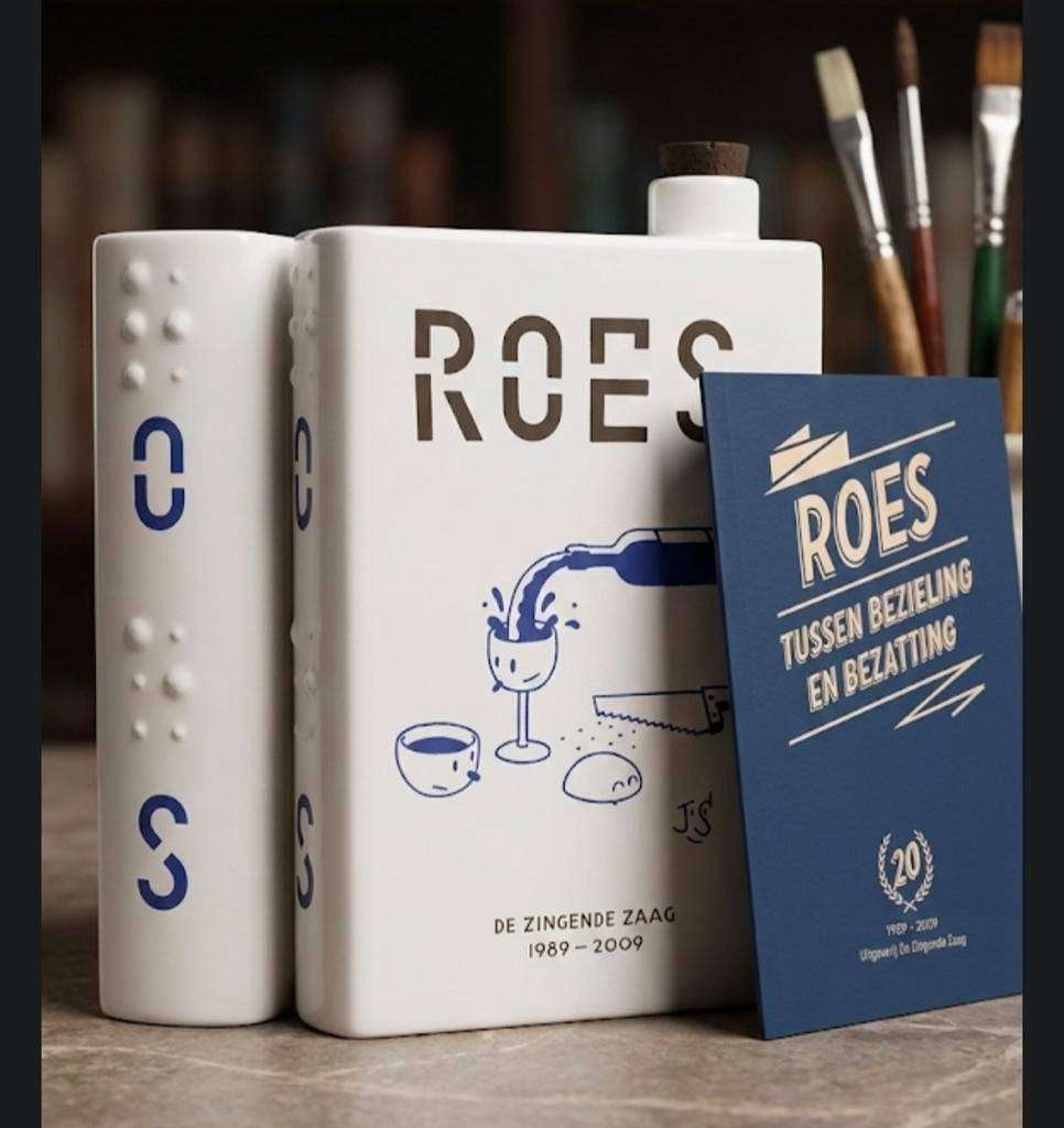 Roes Boekvormige Fles & Boekje - De Zingende Zaag, Ophalen of Verzenden