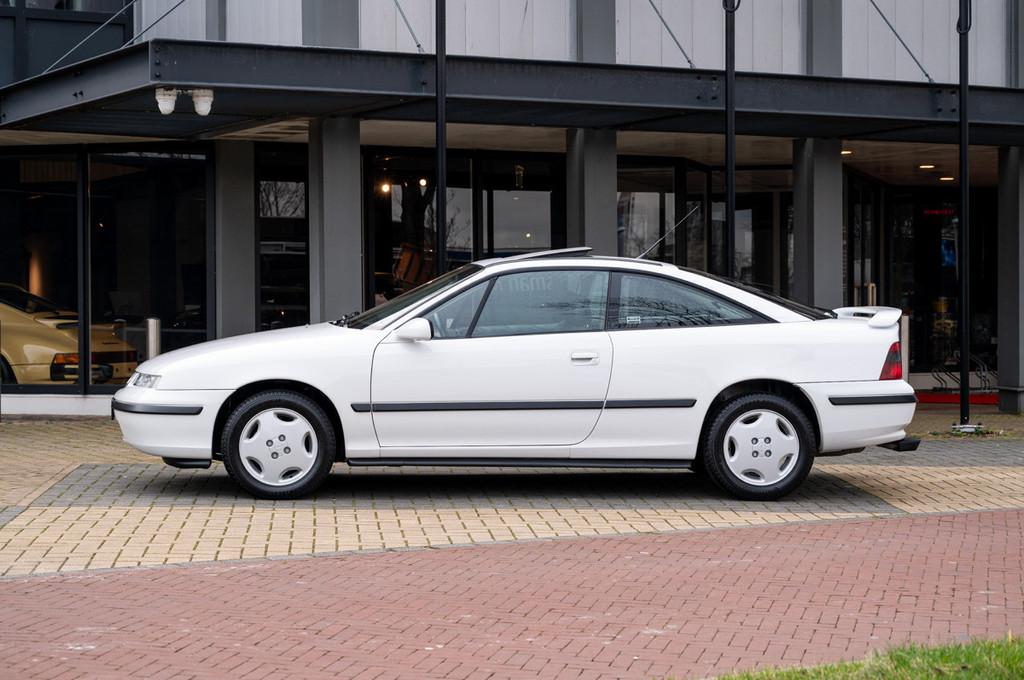 Opel Calibra 2.0i 16V (bj 1996), Auto's, Oldtimers, Lederen bekleding, 1998 cc, 136 pk, Zwart
