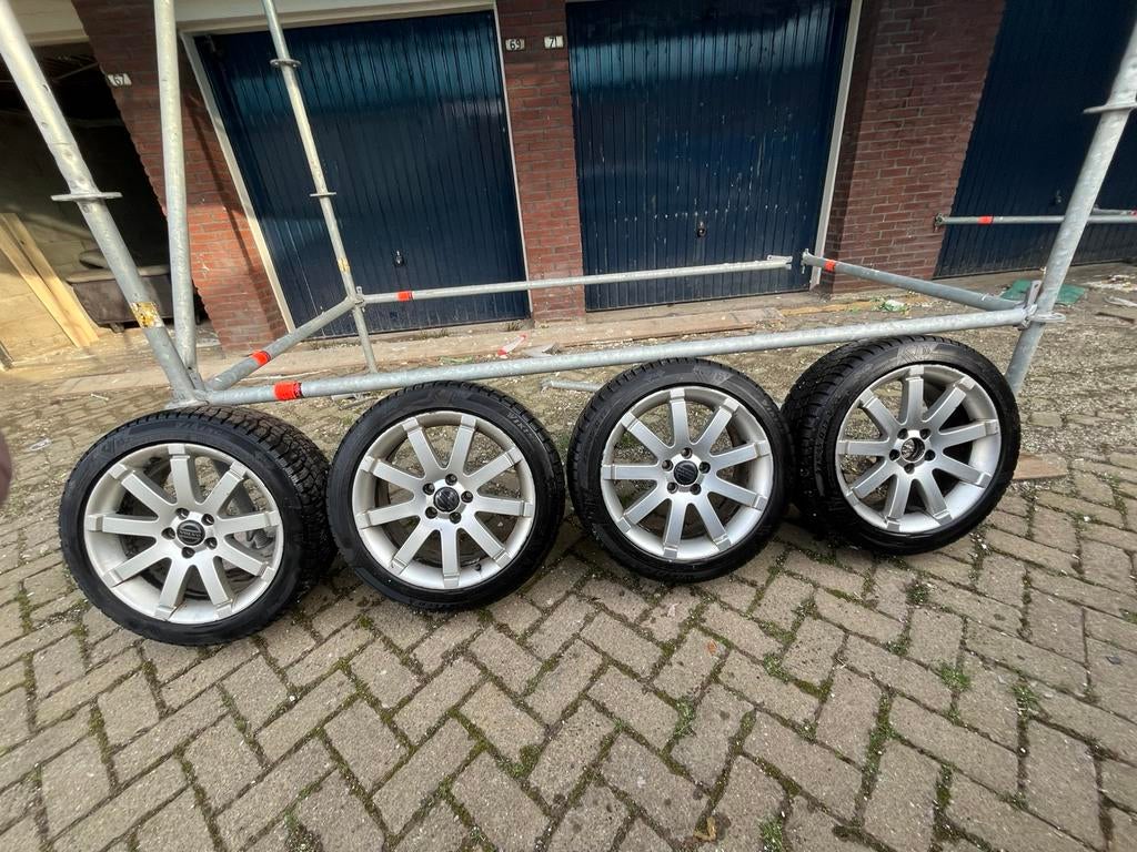 Volvo v70 17 inch velgen incl goede winterbanden (7mm), Auto-onderdelen, Banden en Velgen, Ophalen, Gebruikt, Banden en Velgen