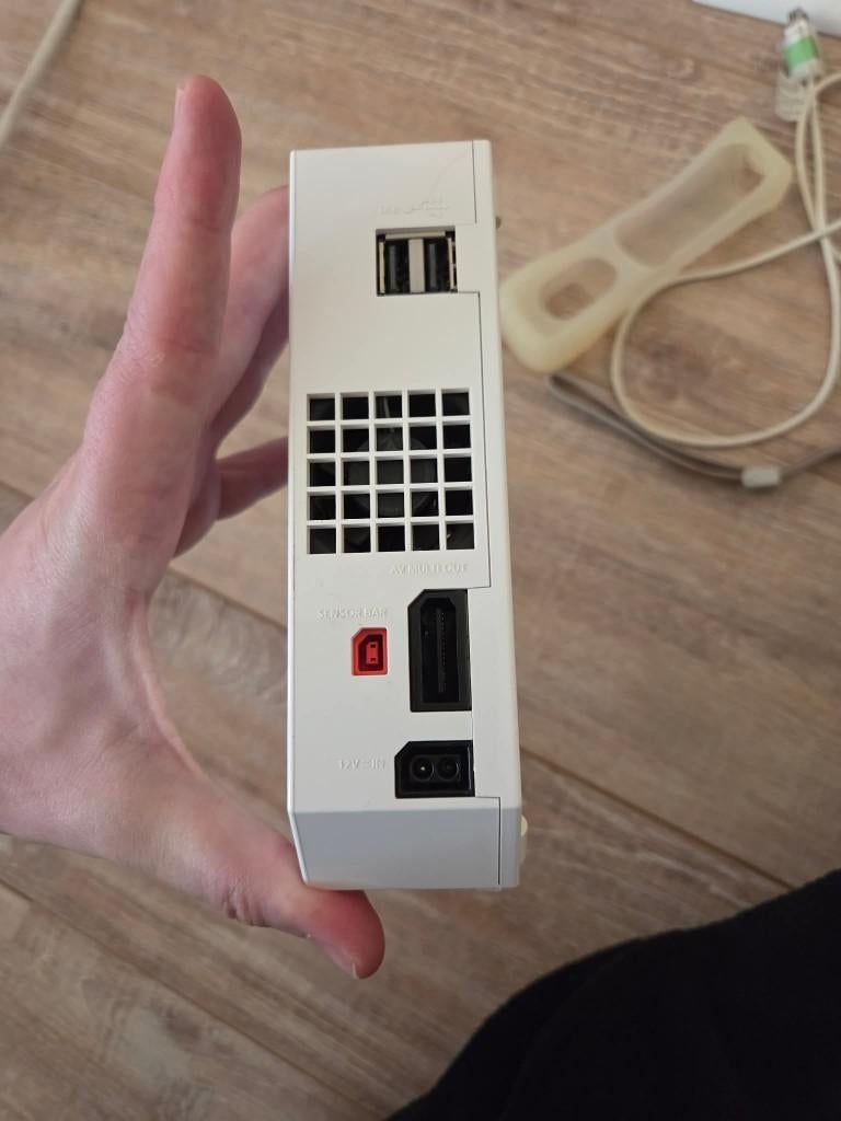 Wii + games + controllers + charger + accessoires, Ophalen, Zo goed als nieuw, Met 2 controllers, Met games