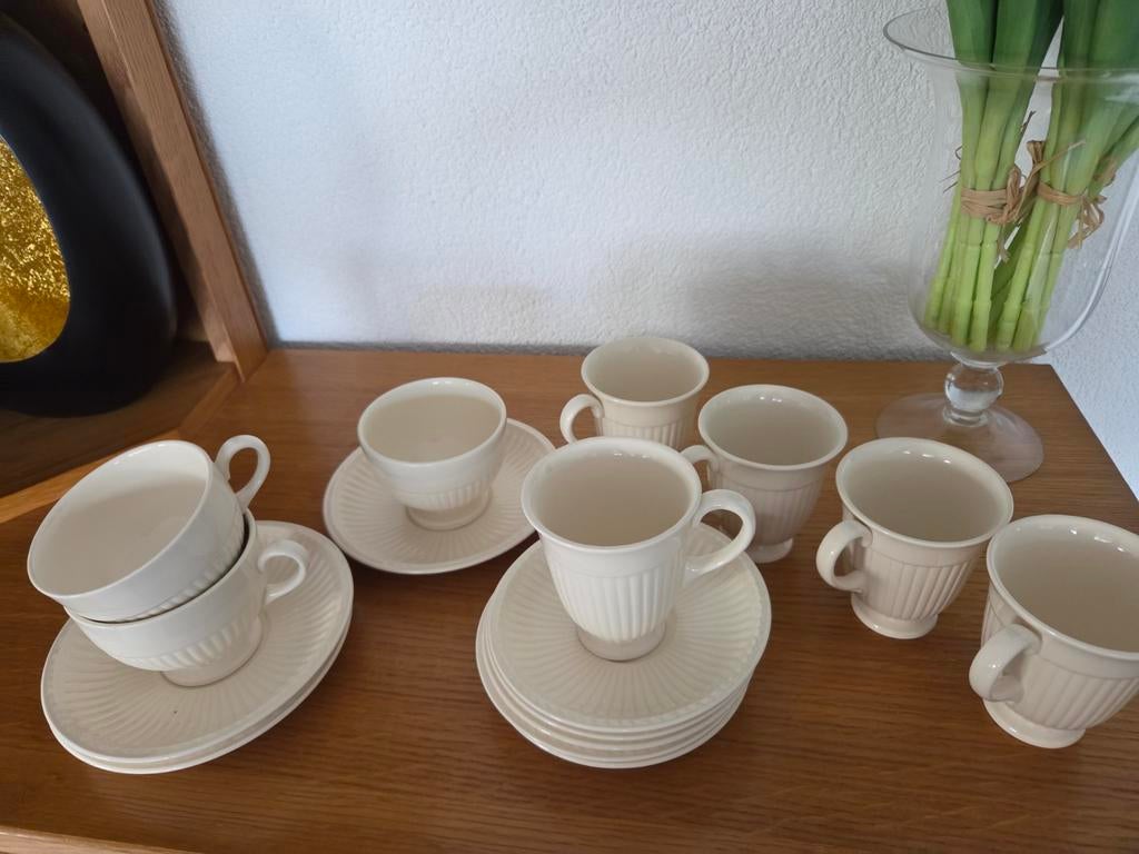 Set van 9 crèmekleurige kopjes en schotels, Ophalen of Verzenden, Porselein, Overige stijlen, Kop(pen) en/of Schotel(s)