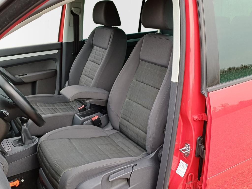 Volkswagen Touran 1.6-16V Business 7-Pers /Zie tekst/1e eige, 1441 kg, Stof, Gebruikt, Zwart