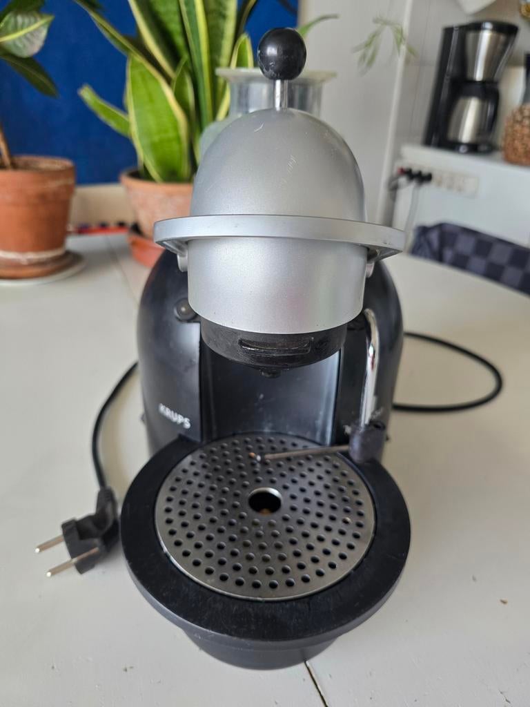 Nespresso Krups FNA1- werkzaam maar oud (mss vr. onderdelen), Witgoed en Apparatuur, Koffiezetapparaten, Gebruikt, Espresso apparaat