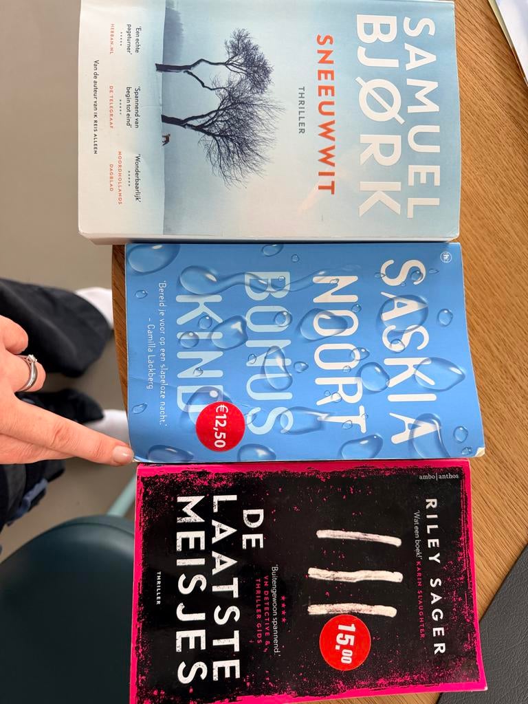 3 spannende thrillers: Samuel Bjørk, Saskia Noort, Riley Sag, Ophalen of Verzenden, Gelezen, Nederland