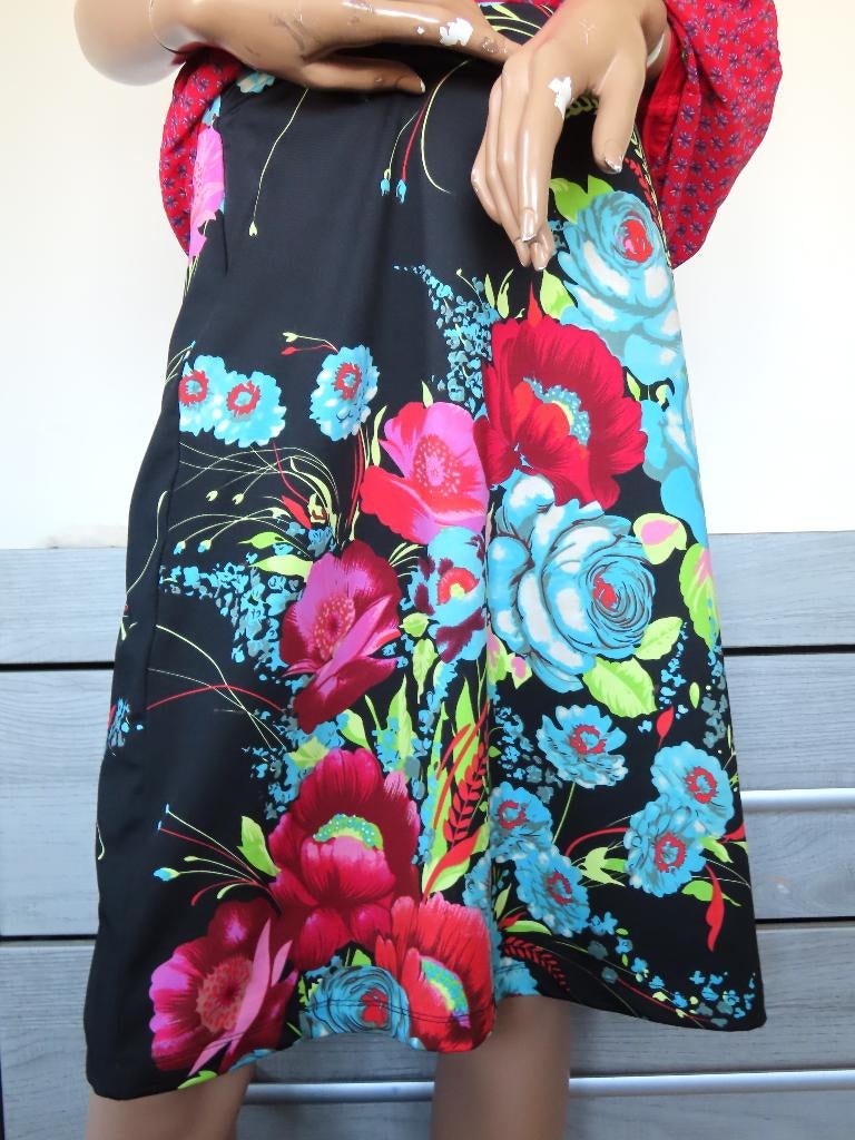 KING LOUIE Geweldig Mooie Zwarte Rok met Bloemen S 36, Kleding | Dames, Overige kleuren, Ophalen of Verzenden, Zo goed als nieuw