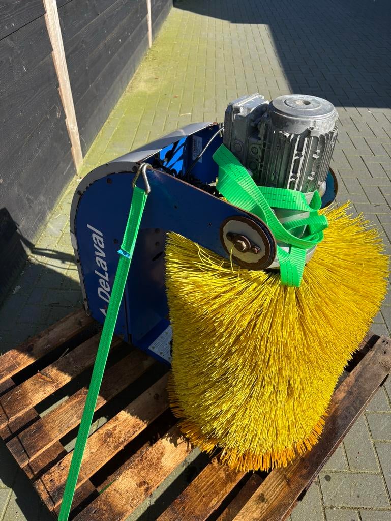 Koeborstel de laval, Dieren en Toebehoren, Overige Dieren-accessoires, Ophalen of Verzenden, Zo goed als nieuw