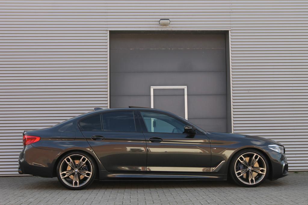 BMW 5 Serie M550i xDrive High Executive I Aut. I 463 PK I Le, Auto's, BMW, Automaat, Gebruikt, 2000 kg, 4395 cc