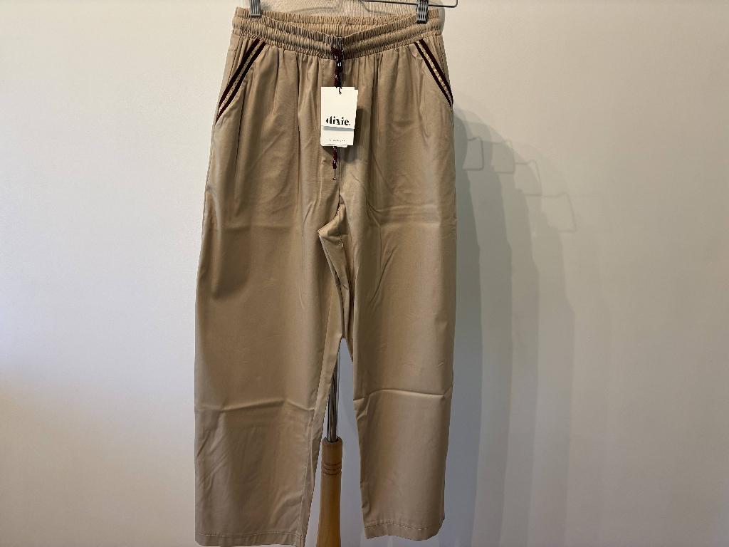 Chique Dixie Broek Sportieve Biesjes mt M Nieuw met kaartje, Maat 38/40 (M), Dixie, Beige, Nieuw