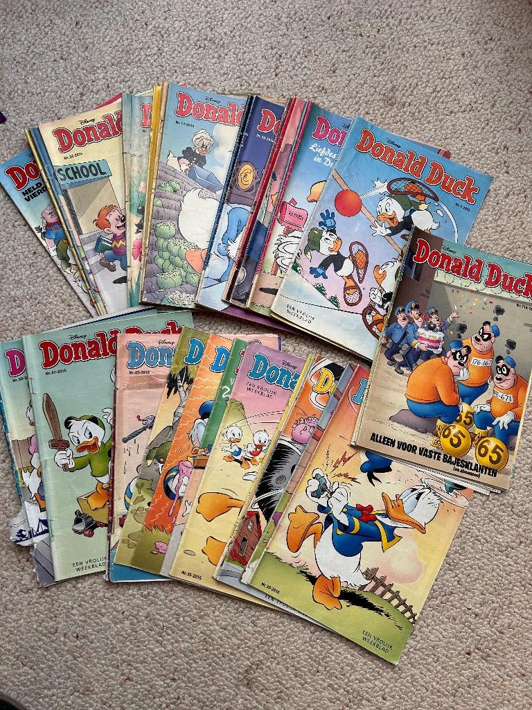 Donald Duck 2016 37st. + vierdaagsenummer + extra, Boeken, Gelezen, Ophalen of Verzenden, Donald Duck, Meerdere stripboeken