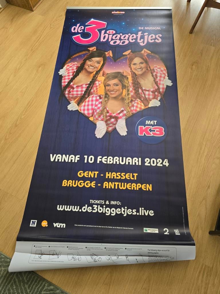 K3 De 3 biggetjes de musical vinyl banner 230 x 100 cm, Verzamelen, Ophalen, Rechthoekig Staand, Deurposter of groter, Zo goed als nieuw