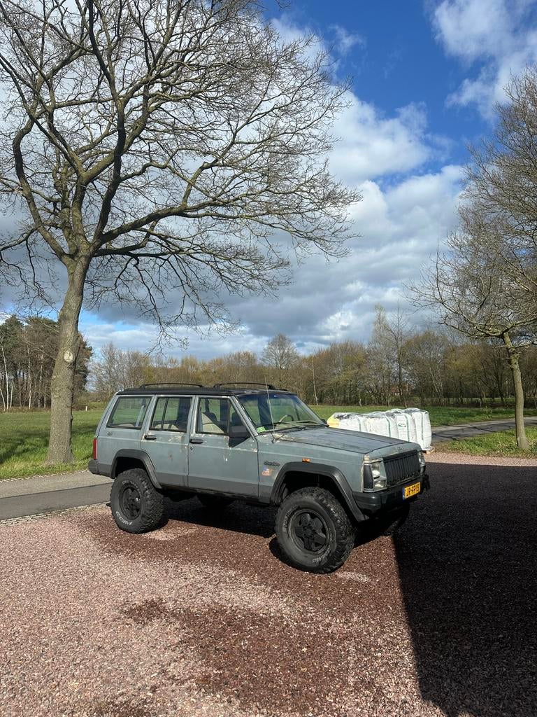 Jeep Cherokee 4.0L, 3inch lift, 183 pk, Stof, Beige, Blauw