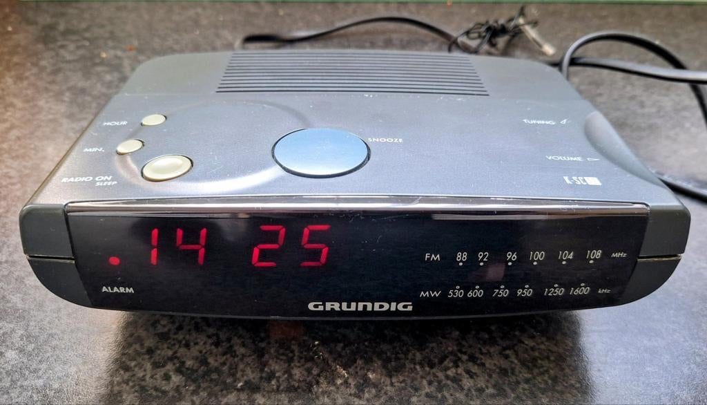 Grundig radiowekker, Ophalen of Verzenden, Gebruikt, Analoog