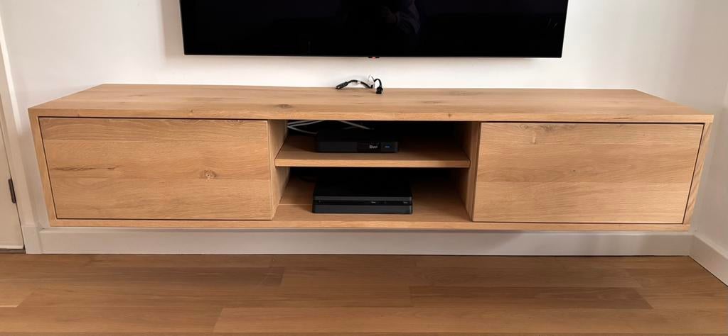 Zwevend TV meubel massief eikenhout, Ophalen, 150 tot 200 cm, Eikenhout, Zo goed als nieuw