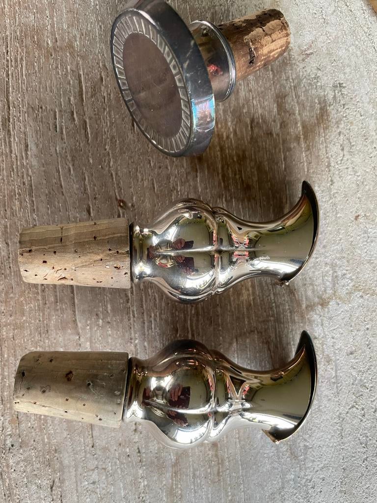 2 schenkkurken en 1 flessenstop, Ophalen of Verzenden