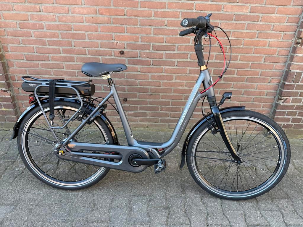 Gazelle ami C8 elektrische damesfiets lage instap elektrisch, Ophalen, Zo goed als nieuw, 51 tot 55 cm, 50 km per accu of meer