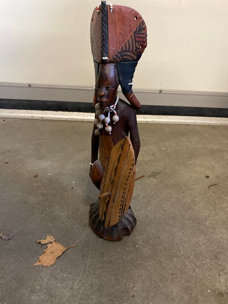 Handgesneden Afrikaans houten beeldje met schild, Ophalen
