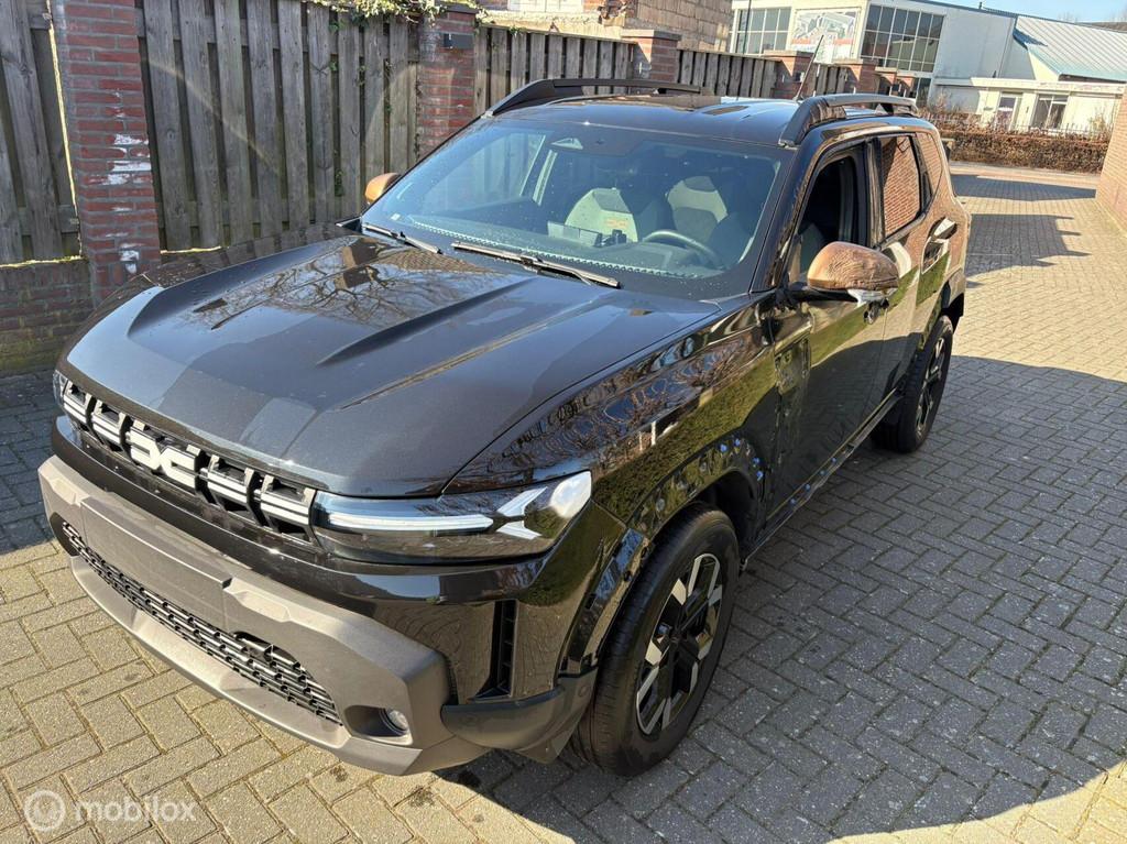 Dacia Duster 1.6 Hybrid met schroeischade linker zijkant, Auto diversen, Schadeauto's, -, Zwart, -, Hybride Elektrisch/Benzine