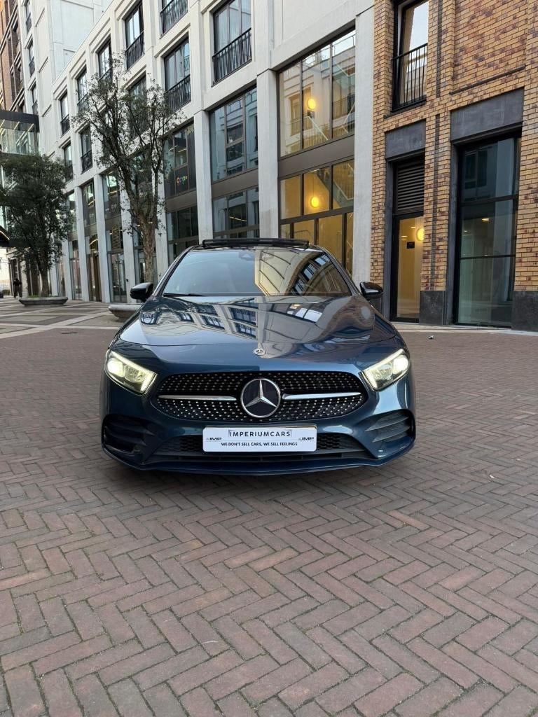 Mercedes A180 AMG 2020 Pano CarPlay Camera, Auto's, 136 pk, 4 cilinders, Blauw, Origineel Nederlands