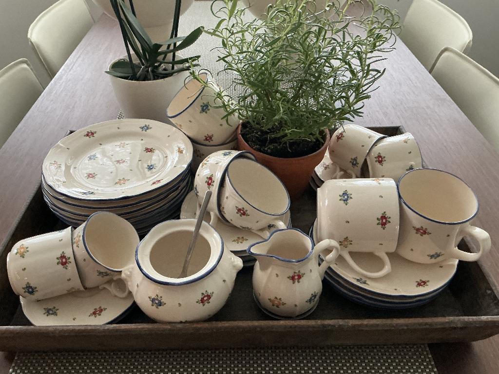 Een vintage Zeller Fayencerie 'Petit Rose' bord, Ophalen, Zo goed als nieuw, Overige stijlen, Aardewerk