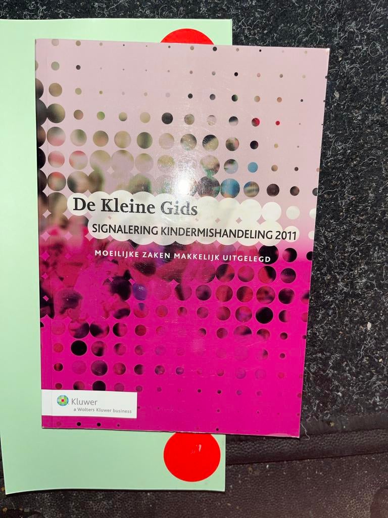 De Kleine Gids: Signalering Kindermishandeling 2011, Boeken, Studieboeken en Cursussen, Ophalen of Verzenden, Gamma, Zo goed als nieuw