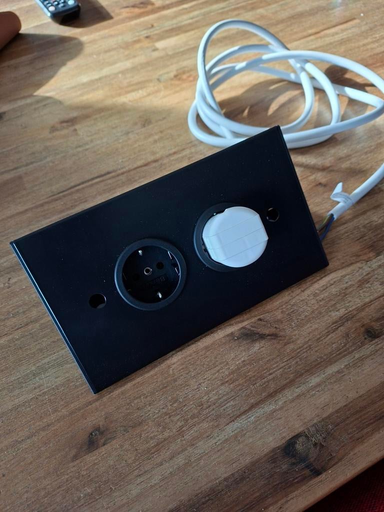 Nieuw Thebo hoekstopcontact voor keuken, 2 meter snoer, Doe-het-zelf en Verbouw, Elektra en Kabels, Ophalen of Verzenden, Nieuw