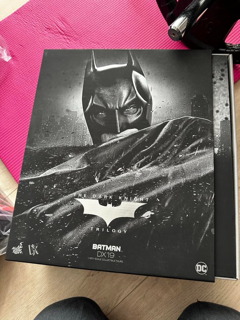 Hot Toys DX19 Batman met extra capes, Ophalen of Verzenden, Zo goed als nieuw