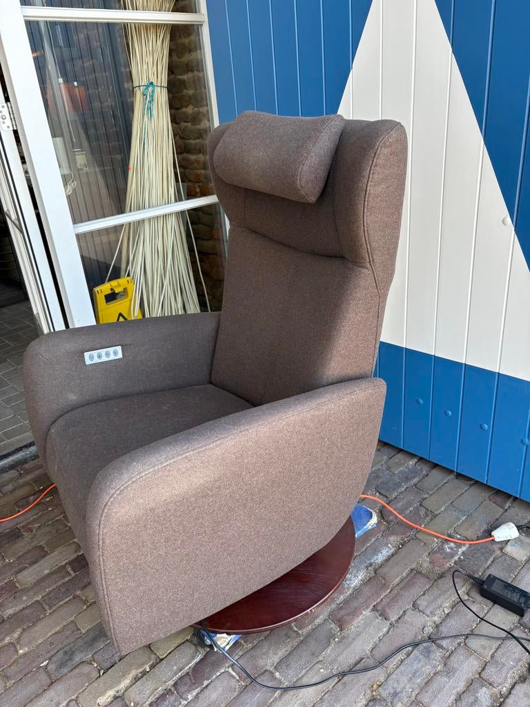 Prominent sta op stoel - nette gebruikte staat, Ophalen, Gebruikt, Prominent, Bruin