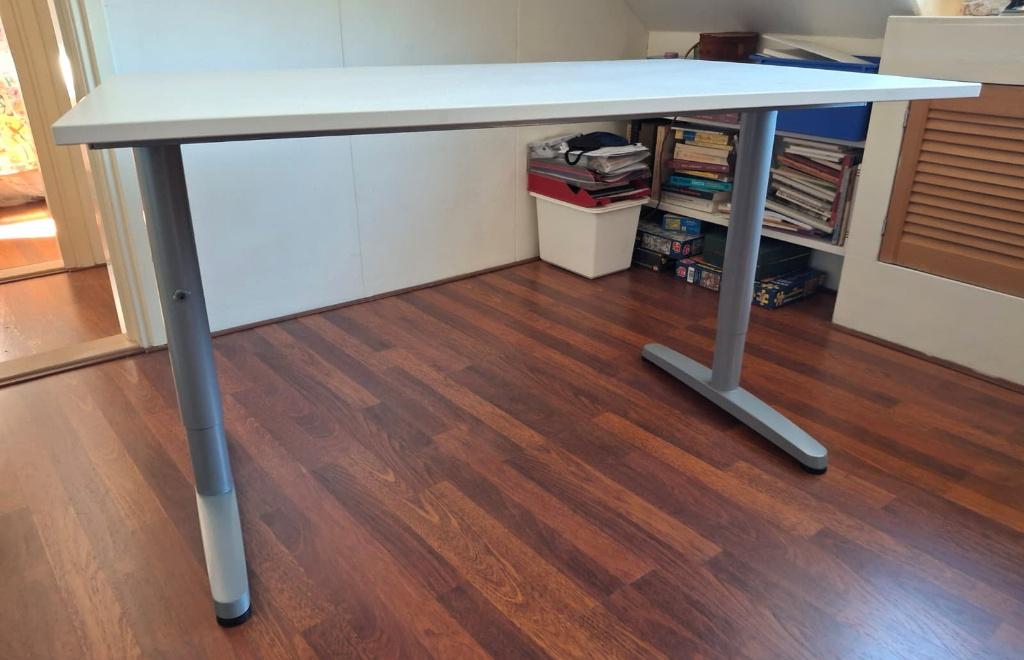 Bureau / computertafel Galant Ikea, Huis en Inrichting, Bureaus, Ophalen, Gebruikt, In hoogte verstelbaar, IKEA