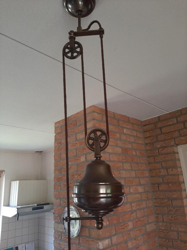 Vintage katrol hanglamp brons en glas, Huis en Inrichting, Lampen | Hanglampen, Ophalen, Zo goed als nieuw, Glas, 75 cm of meer