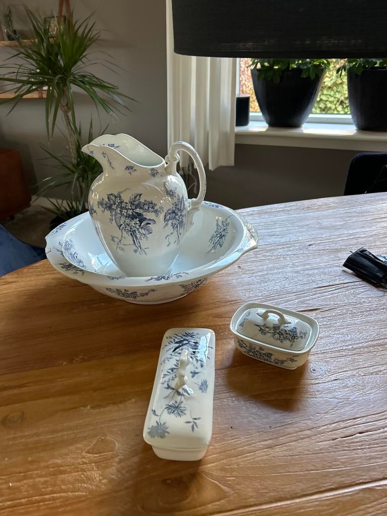 Antieke waskom/ lampet stel en kan met zeep en kammen bakje, Antiek en Kunst, Ophalen