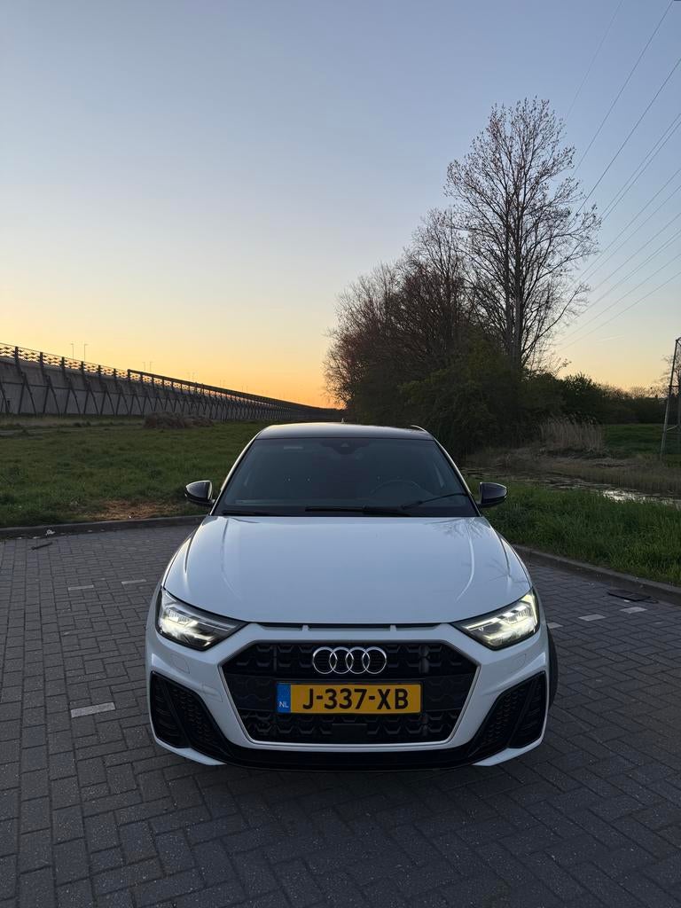Audi A1 30 Tfsi 116pk S Tronic 2019 Wit, Auto's, A1, Zwart, Leder en Stof, Wit
