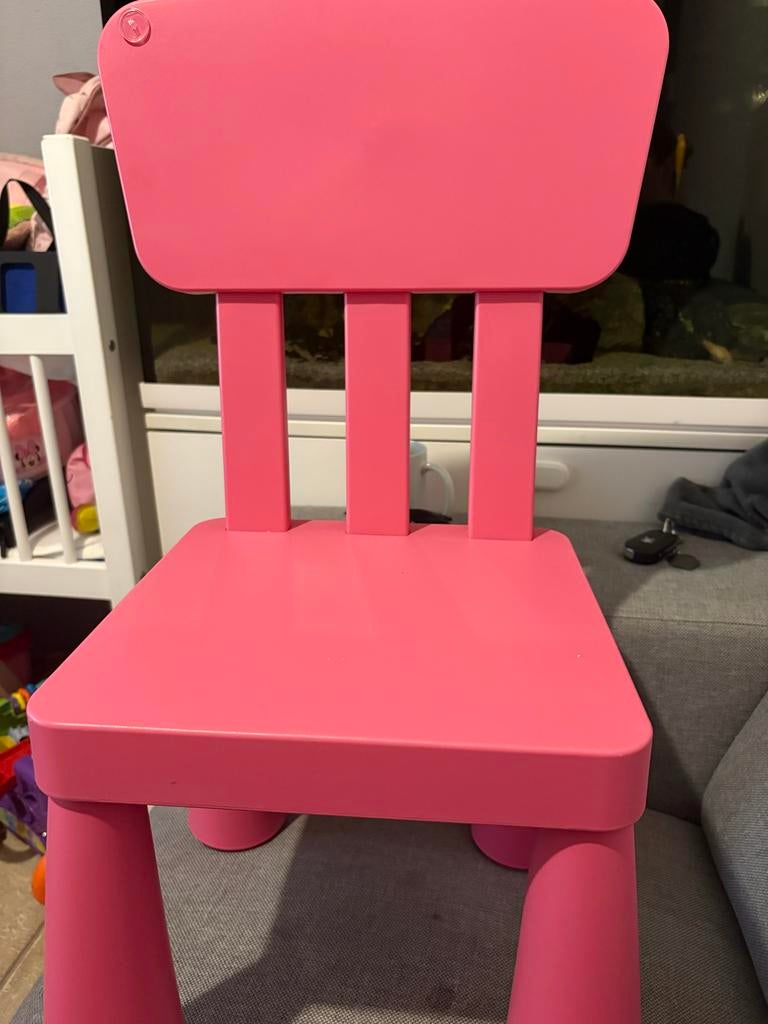 Roze kinderstoel IKEA Mammut, Kinderen en Baby's, Kinderkamer | Tafels en Stoelen, Gebruikt, Stoel(en), Ophalen