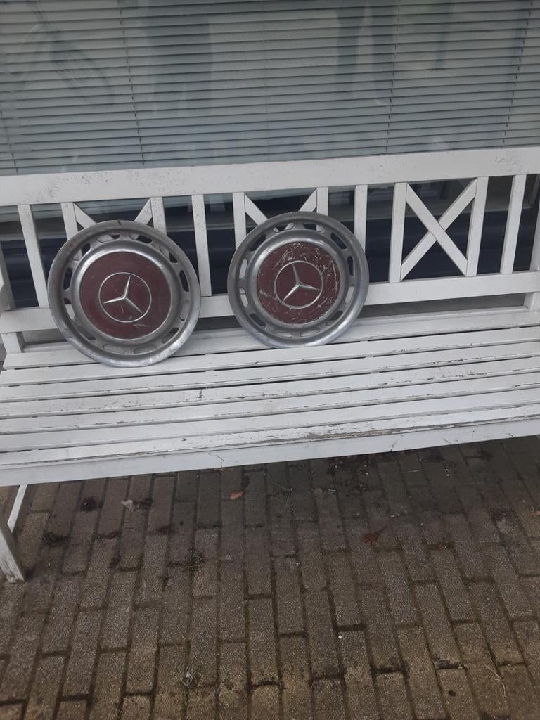 Wieldoppen Mercedes oltimer, Ophalen