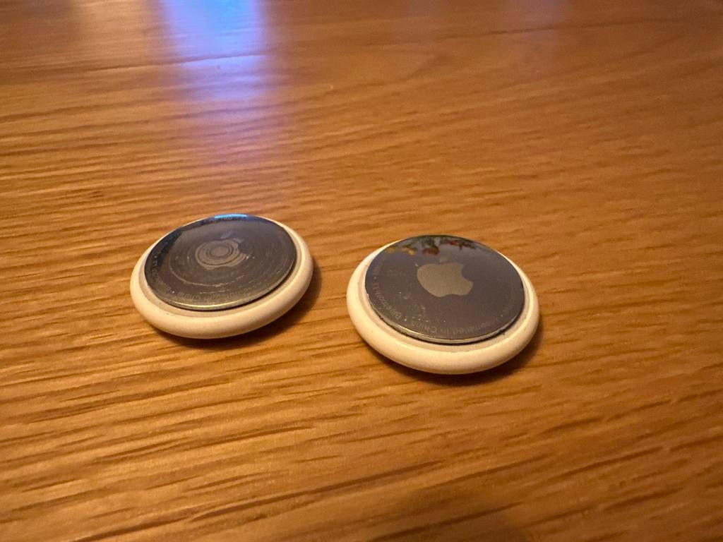 Twee Apple AirTags (generatie 1), Telecommunicatie, Mobiele telefoons | Toebehoren en Onderdelen, Ophalen of Verzenden, Gebruikt