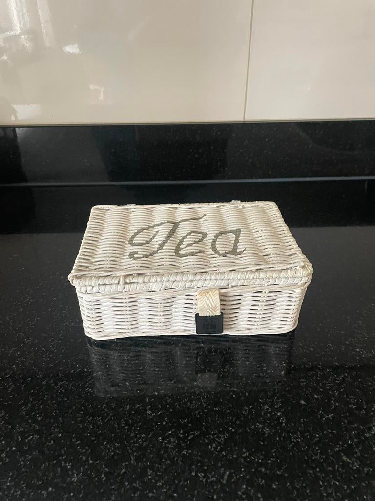 Witte rattan 6- vaks theedoos Tea Riviera Maison, Ophalen of Verzenden, Zo goed als nieuw