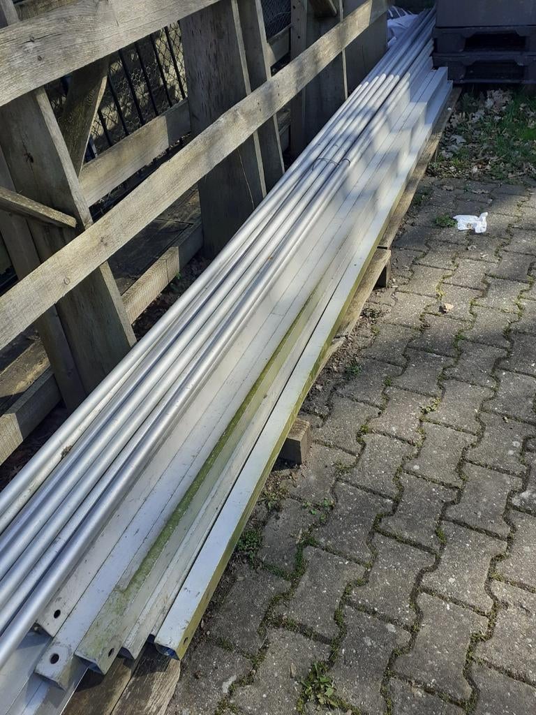 Aluminium kokers en buizen, Ophalen